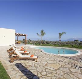 2 bedroom villa with pool and jacuzzi in Scopello, sleeps 6